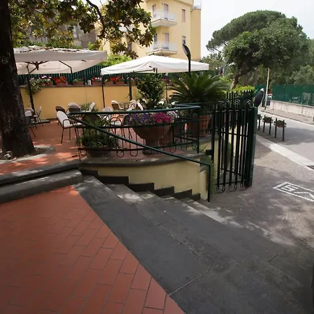 Serena Отель Кастелламмаре-ди-Стабия