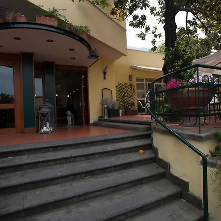 Отель Serena Кастелламмаре-ди-Стабия