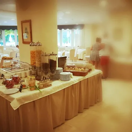 Отель Serena 3*