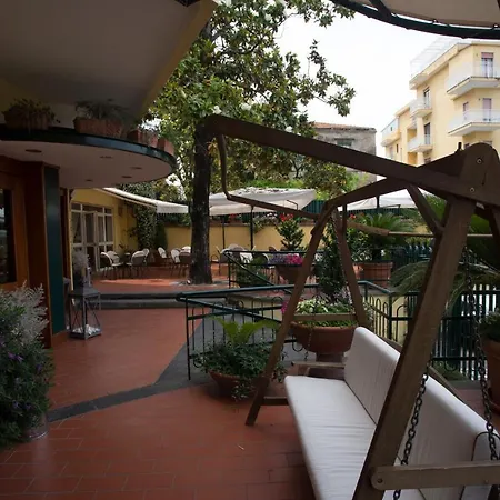 Serena Hotel 4*