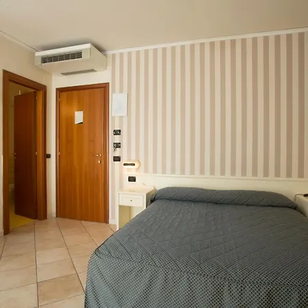 Serena Hotel 4*