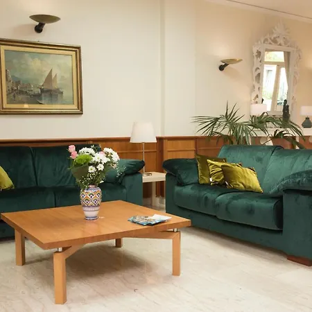 Serena Hotel 4*